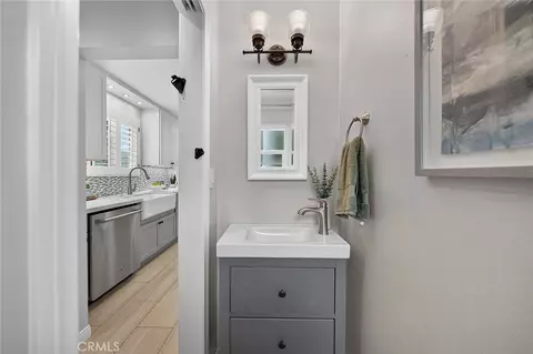 Bath - 3574 Cortner Ave, Long Beach, CA 90808 photo 1 of 3