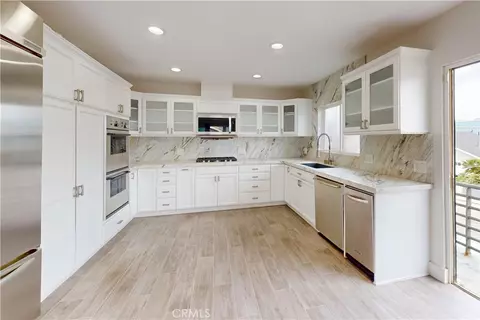 Kitchen - 860 Mandalay Beach Rd, Oxnard, CA 93035 photo 1 of 4