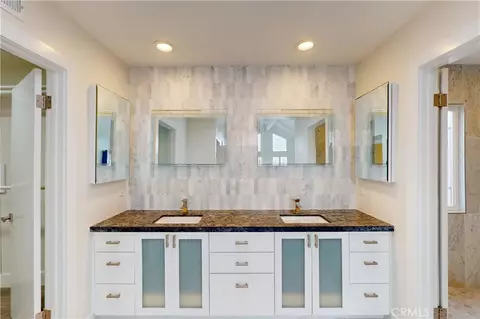 Bath - 860 Mandalay Beach Rd, Oxnard, CA 93035 photo 4 of 7