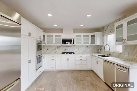 Kitchen - 860 Mandalay Beach Rd, Oxnard, CA 93035 photo 3 of 4