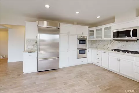 Kitchen - 860 Mandalay Beach Rd, Oxnard, CA 93035 photo 4 of 4