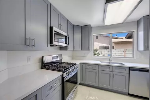 Kitchen - 9330 Westeria, Bloomington, CA 92316 photo 3 of 4
