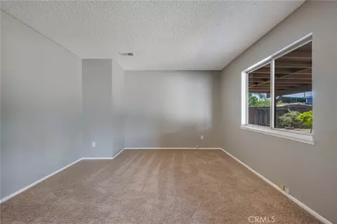 Living - 9330 Westeria, Bloomington, CA 92316 photo 9 of 11