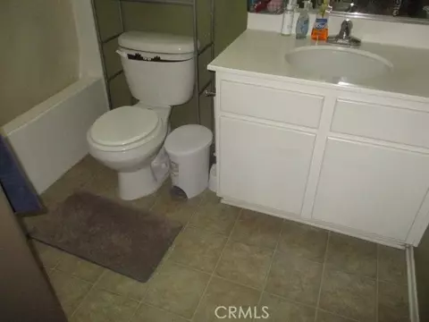 Bath - 1675 Gilliam Ct, Riverside, CA 92501 photo 5 of 5