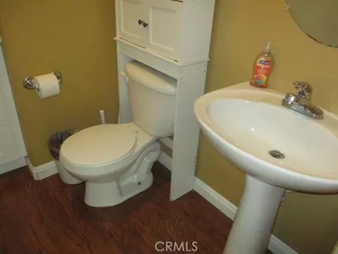 Bath - 1675 Gilliam Ct, Riverside, CA 92501 photo 1 of 5