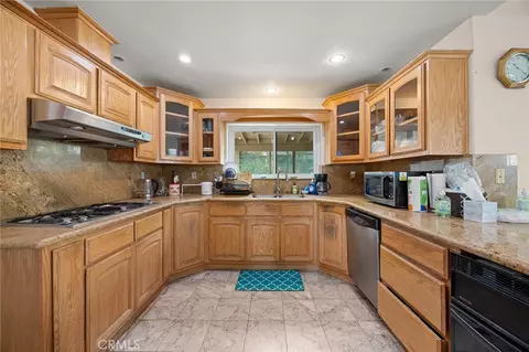 Kitchen - 538 E 222nd, Carson, CA 90745 photo 2 of 2