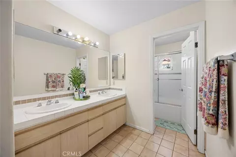 Bath - 538 E 222nd, Carson, CA 90745 photo 4 of 5