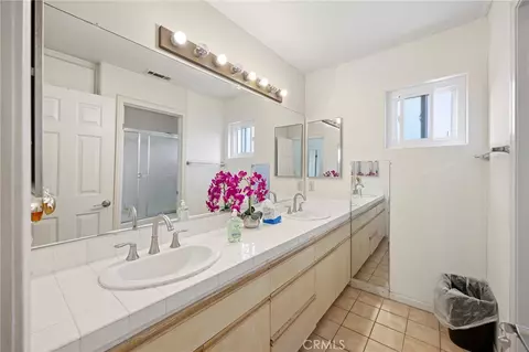 Bath - 538 E 222nd, Carson, CA 90745 photo 2 of 5