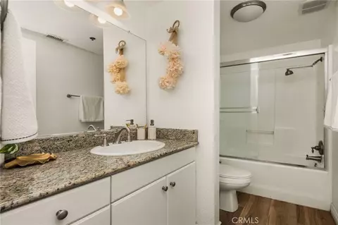 Bath - 838 Pine Ave #113, Long Beach, CA 90813 photo 4 of 5