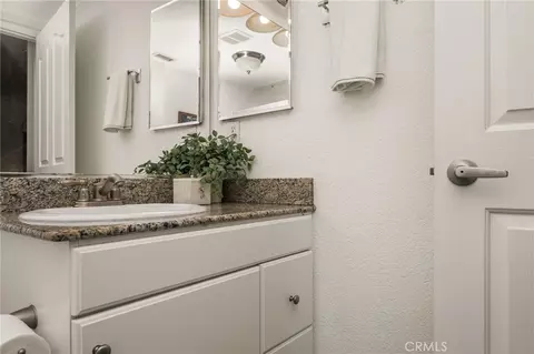 Bath - 838 Pine Ave #113, Long Beach, CA 90813 photo 2 of 5