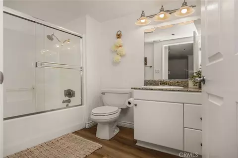 Bath - 838 Pine Ave #113, Long Beach, CA 90813 photo 1 of 5