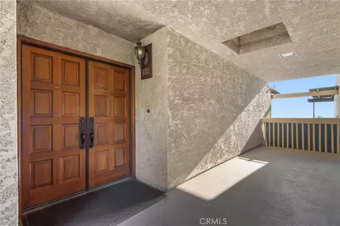 2298 Rose Ave #403, Signal Hill, CA 90755
