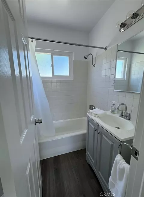 Bath - 4411 Linden Ave, Long Beach, CA 90807 photo 1 of 1
