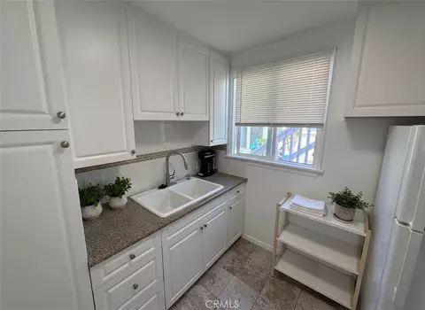 Kitchen - 4411 Linden Ave, Long Beach, CA 90807 photo 1 of 2