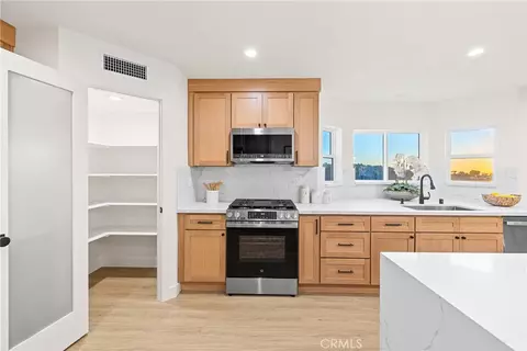 Kitchen - 4807 Cinco Vw, Whittier, CA 90601 photo 7 of 8