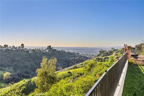 View/Area - 4807 Cinco Vw, Whittier, CA 90601 photo 3 of 20