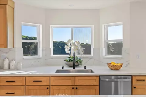 Kitchen - 4807 Cinco Vw, Whittier, CA 90601 photo 3 of 8