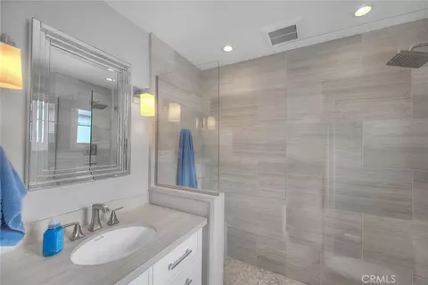 Bath - 5590 E The Toledo, Long Beach, CA 90803 photo 9 of 9