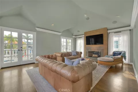 Living - 5590 E The Toledo, Long Beach, CA 90803 photo 3 of 5