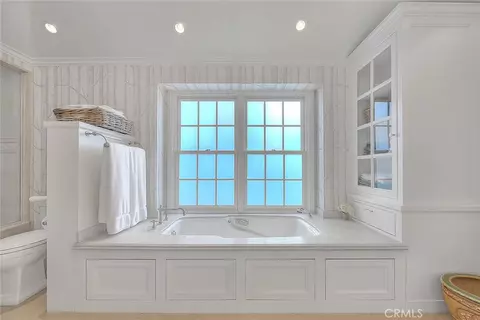 Bath - 5590 E The Toledo, Long Beach, CA 90803 photo 5 of 9