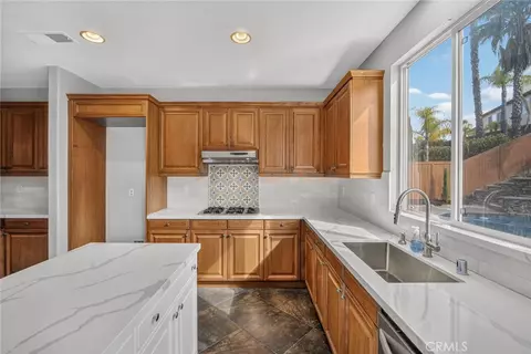 Kitchen - 45084 Vine Clf, Temecula, CA 92592 photo 2 of 3