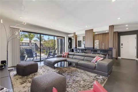 1525 E Appleton St #201, Long Beach, CA 90802