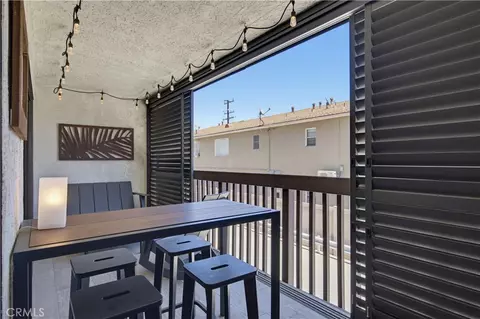 Exterior - 1525 E Appleton St #201, Long Beach, CA 90802 photo 5 of 9