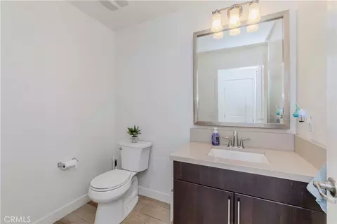Bath - 9213 Sunshine Pl, Downey, CA 90240 photo 1 of 5