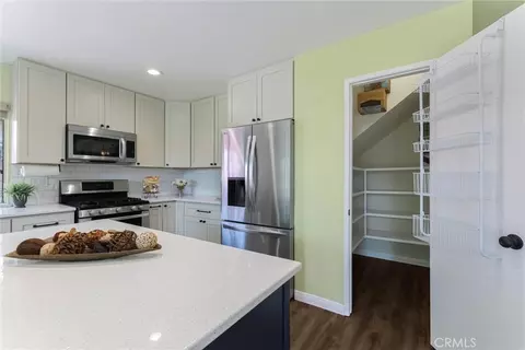 Kitchen - 174 Spanish Moss Pl, Camarillo, CA 93010 photo 4 of 4