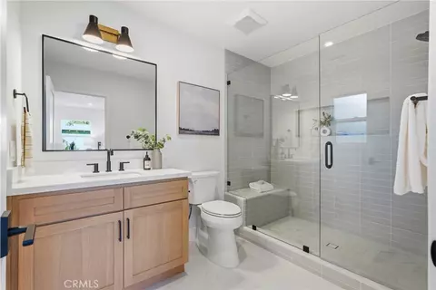 Bath - 2018 N Parmelee, Compton, CA 90222 photo 2 of 3