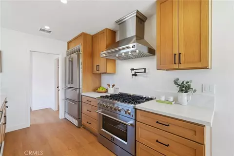 Kitchen - 2018 N Parmelee, Compton, CA 90222 photo 2 of 5