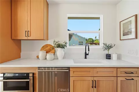 Kitchen - 2018 N Parmelee, Compton, CA 90222 photo 3 of 5