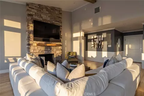 Living - 5417 E Anaheim Rd, Long Beach, CA 90815 photo 4 of 6