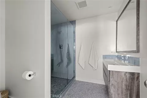 Bath - 5417 E Anaheim Rd, Long Beach, CA 90815 photo 3 of 8