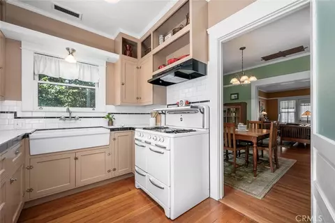 Kitchen - 748 Daisy Ave, Long Beach, CA 90813 photo 3 of 5