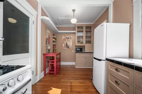 Kitchen - 748 Daisy Ave, Long Beach, CA 90813 photo 4 of 5
