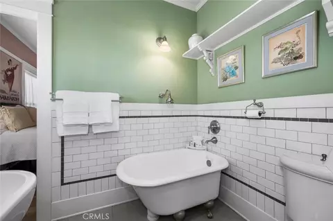 Bath - 748 Daisy Ave, Long Beach, CA 90813 photo 2 of 7