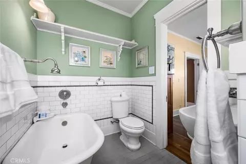 Bath - 748 Daisy Ave, Long Beach, CA 90813 photo 3 of 7