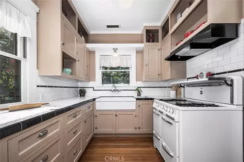 Kitchen - 748 Daisy Ave, Long Beach, CA 90813 photo 2 of 5