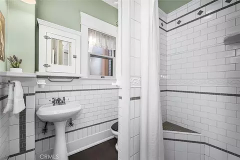 Bath - 748 Daisy Ave, Long Beach, CA 90813 photo 6 of 7