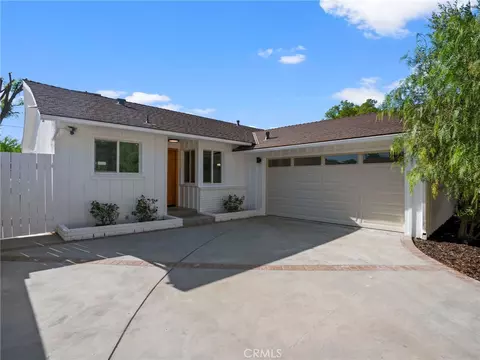 5141 Don Pio Dr, Woodland Hills, CA 91364