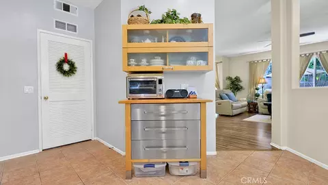 Kitchen - 933 Somerville, Irvine, CA 92620 photo 4 of 4
