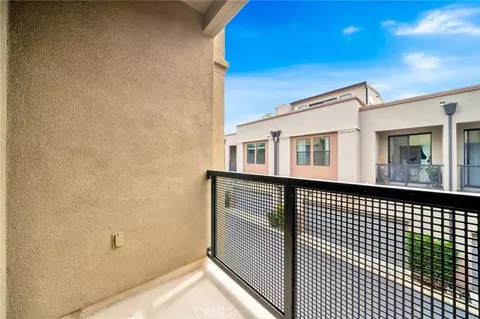 563 W Maple Ave, Orange, CA 92868 photo 17
