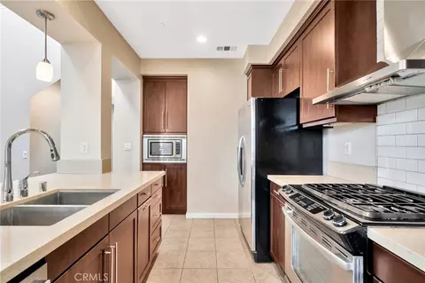 Kitchen - 563 W Maple Ave, Orange, CA 92868 photo 3 of 5