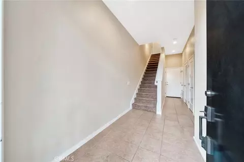 Entry Way - 563 W Maple Ave, Orange, CA 92868 photo 3 of 4