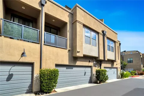 563 W Maple Ave, Orange, CA 92868 photo 3