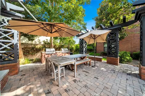 Exterior - 563 W Maple Ave, Orange, CA 92868 photo 3 of 4