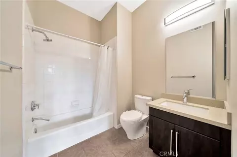 563 W Maple Ave, Orange, CA 92868 photo 8