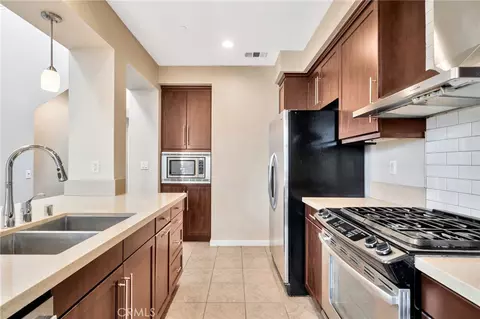 563 W Maple Ave, Orange, CA 92868 photo 22