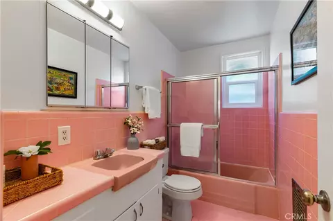 Bath - 2075 E Appleton St #17, Long Beach, CA 90803 photo 1 of 1
